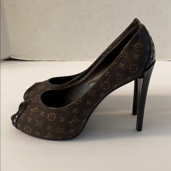 Louis Vuitton Heels - Picture 3 of 12